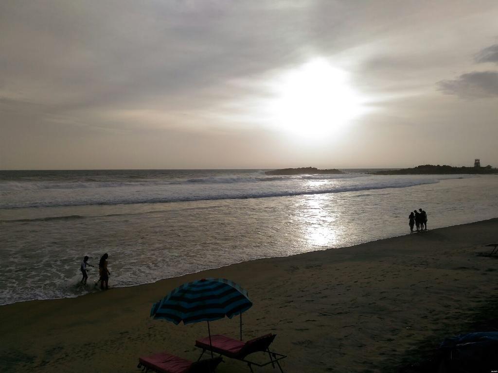 Beach Florra Inn Kovalam Bagian luar foto